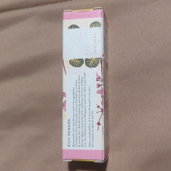 Lollia This Moment Shea Butter Handcreme (water lily and sun blossoms) - Picture 2 of 4